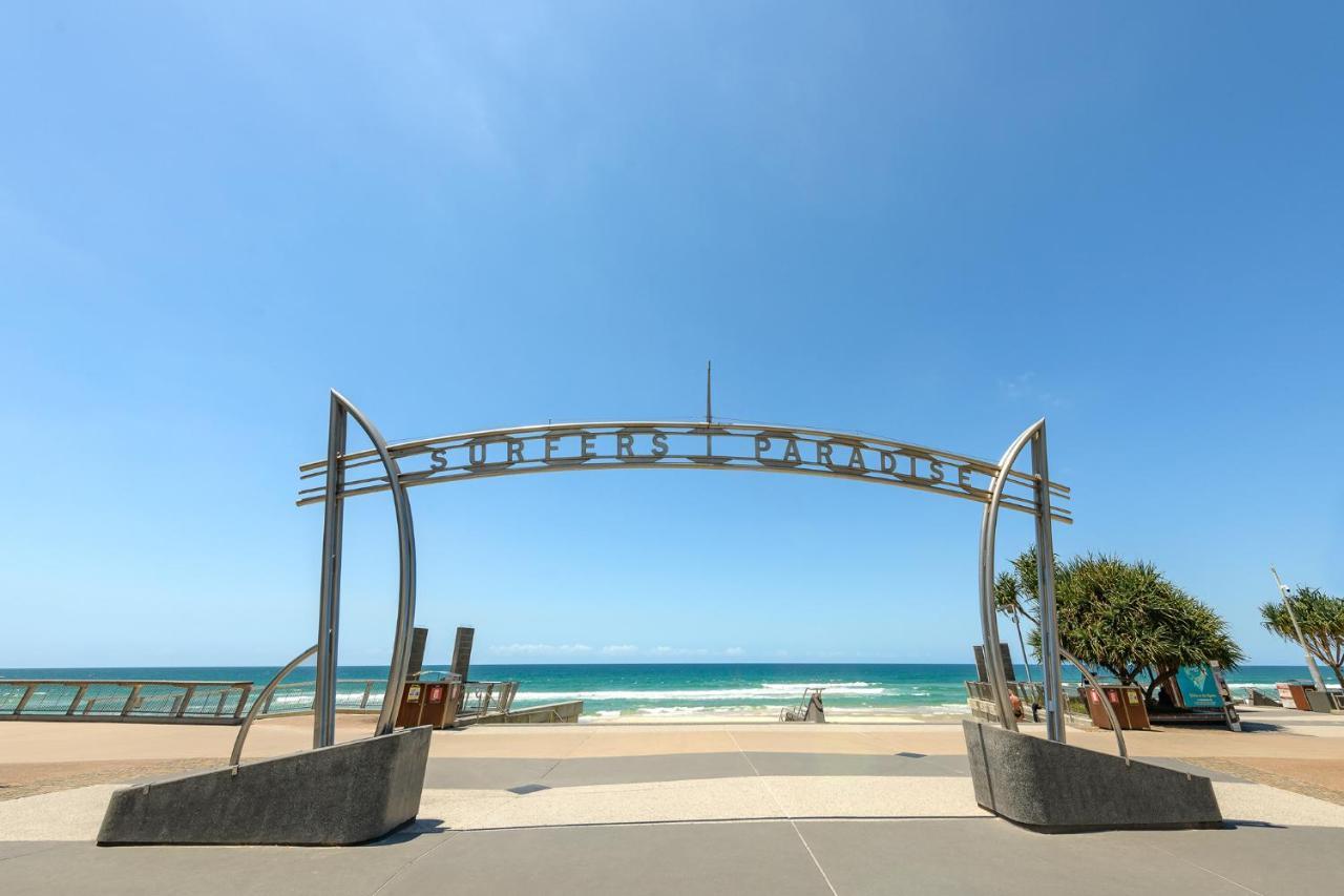 Meriton Suites Surfers Paradise Голд-Кост Екстер'єр фото The entrance to the beach at Surfers Paradise