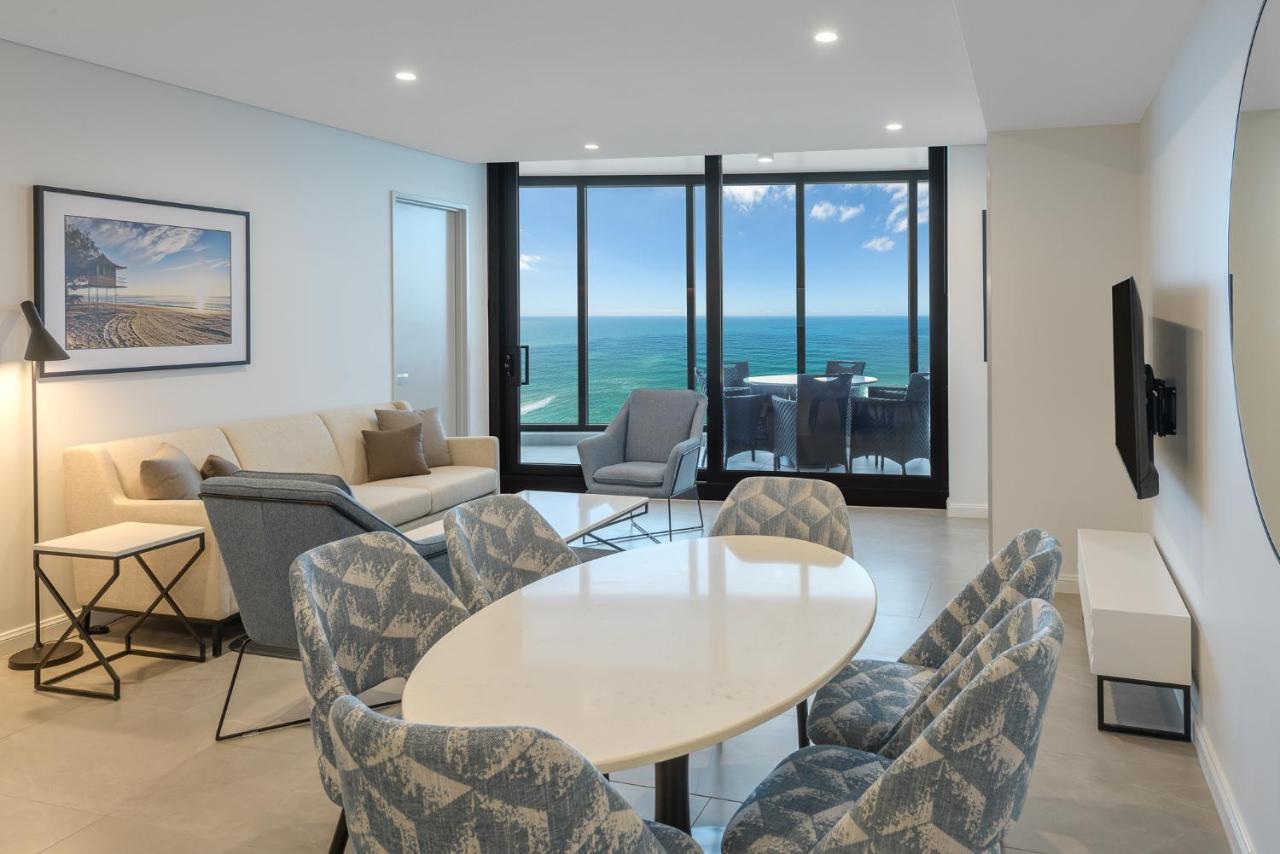 Meriton Suites Surfers Paradise Голд-Кост Екстер'єр фото A living room in a modern apartment